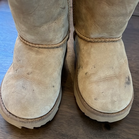 Toddler UGGS size 9 - Picture 6 of 9